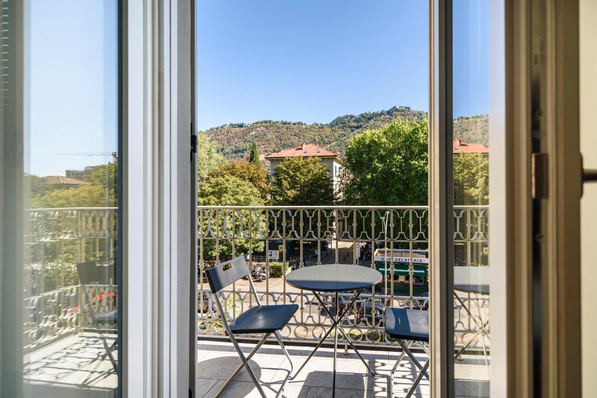 Historical Center - Free Parking And Private Terrace Apartman Como Kültér fotó