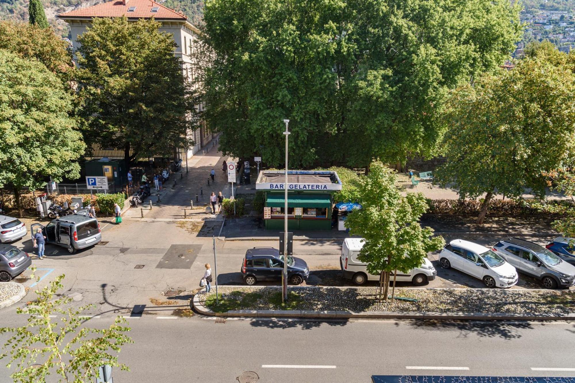 Historical Center - Free Parking And Private Terrace Apartman Como Kültér fotó